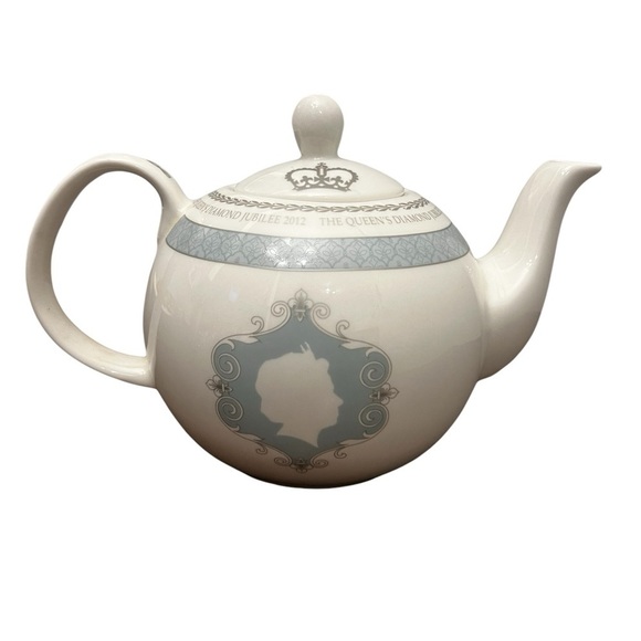 Other - Fine China - The Queens Diamond Jubilee 2012 TeaPot